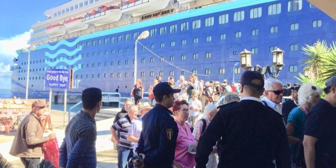 عودة السياحة للمدينة الحرة .. سياح سفاجا يزورون ميدان المسلة ببورسعيد