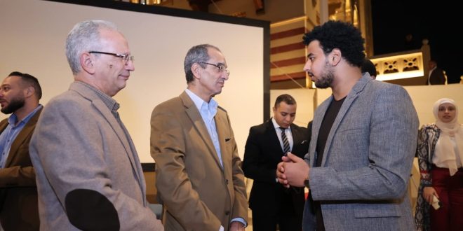 عمرو طلعت يلتقى مجموعة من رواد الأعمال ومؤسسى الشركات التكنولوجية الناشئة
