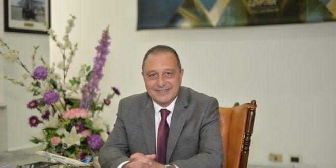 الطيار عمرو أبو العينين رئيس مجلس إدارة الشركة القابضة لمصر للطيران