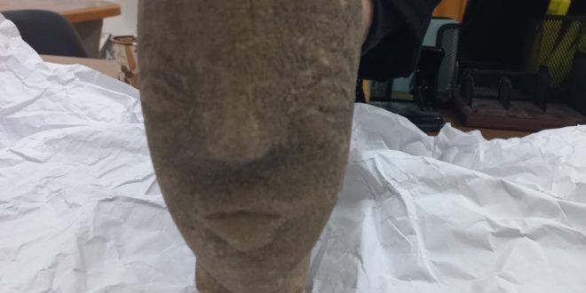 وزارة السياحة تروج لاكتشافها تمثال كنعاني بمنطقة الشيخ حمودة بخانيونس