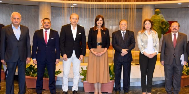 بهدف الترويج لمصر وعرض الفرص الاستثمارية مكرم ووفد تجاري في زيارة لكندا