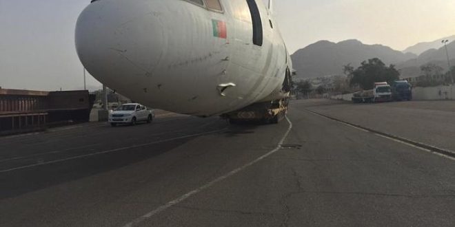 طائرة تنحرف عن مسارها أثناء الهبوط في مطار الملك الحسين بالعقبة