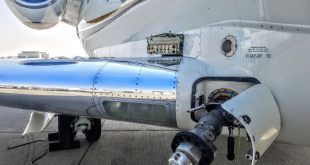 دولة تطلب من القادمين إليها حمل مايكفيهم من وقود الطائرات والأزمة تشتد