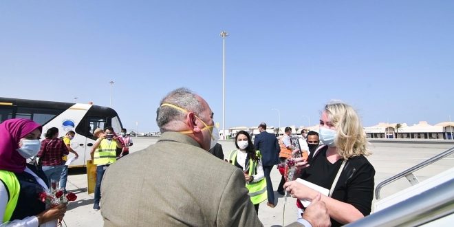 138 رحلة طيران تهبط بالغردقة ومرسى علم على متنها 21 ألف سائح أوروبي اليوم