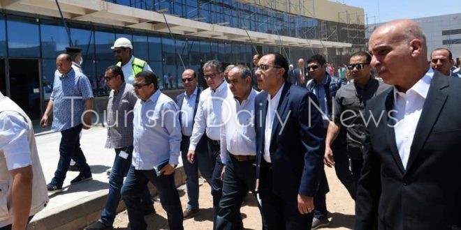 رئيس الوزراء يتفقد توسعات مطار شرم الشيخ واستعدادات قمة المناخ COP 27
