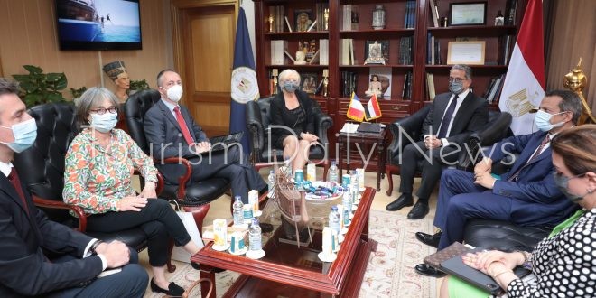 زيادة حركة السياحة الوافدة من فرنسا لمصر محور مباحثات العناني ومسئول فرنسي
