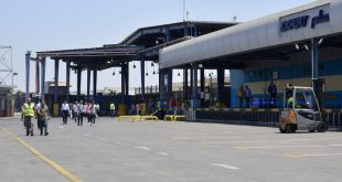 تجربة " إخلاء دون حريق " بمجمع البضائع بمطار القاهرة