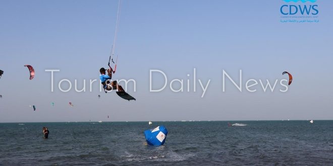 مهرجان الجونة للأنشطة البحرية يختتم فعالياته باستعراضات لأنشطة الكايت سيرف