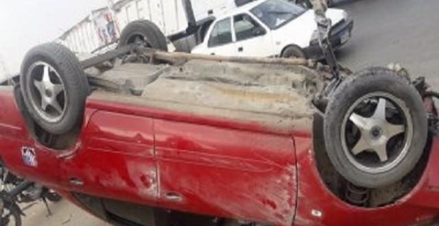 اصابة 3 أشخاص في انقلاب سيارة ملاكي بطريق الغردقة - غارب