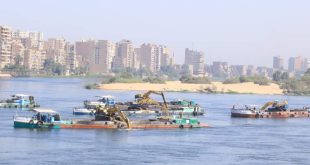 إستمرار اعمال تكريك مجري نهر النيل بسوهاج