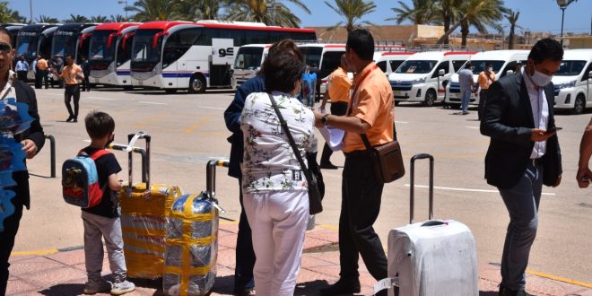 3120 سائحا وصلوا مطار مرسى مطروح الدولي خلال شهر يونيو