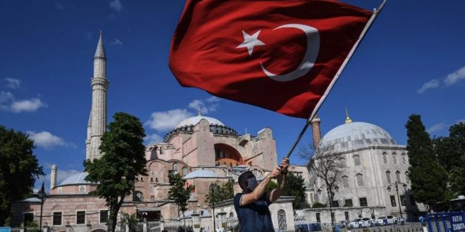 عجز في ميزان التجارة الخارجية لتركيا زغم الزيادة الكبيرة في السياحة