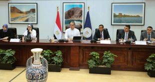 وزير السياحة والآثار يناقش استعدادات وتحضيرات بدء الموسم الجديد للعمرة