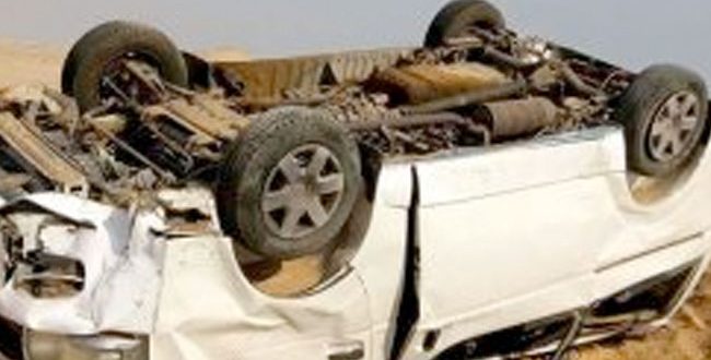 إصابة 13 شخصًا بجروح وكسور في انقلاب ميكروباص بطريق أسوان الصحراوي الغربي