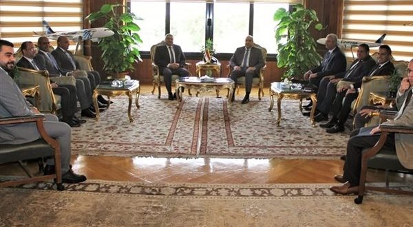 خلال لقائه وفدا من تنسيقية شباب الأحزاب والسياسيين..