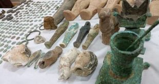 ضبط 292 قطعة أثرية داخل منزل بالمنيا