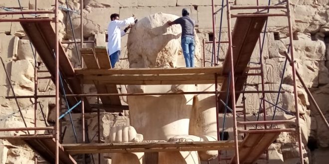 الإنتهاء من ترميم تمثال الملك تحتمس الثاني بالواجهة الجنوبية بمعابد الكرنك