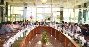 محافظ قنا يعقد يتابع الموقف التنفيذي لمشروع مكتبة قنا الإقليمية