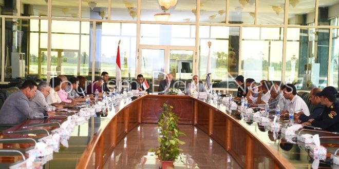 محافظ قنا يعقد يتابع الموقف التنفيذي لمشروع مكتبة قنا الإقليمية