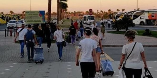 95 رحلة طيران سياحية تصل مطاري الغردقة ومرسى علم على متنها 15 ألف سائح