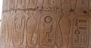 استئناف أعمال ترميم أعمدة صالة الأعمدة الكبري بمعابد الكرنك