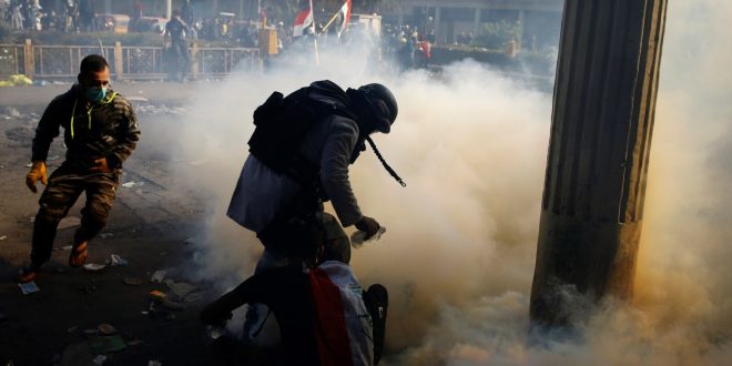 إيران تغلق حدودها مع العراق وتحث بعدم السفر لبغداد وسط تصاعد العنف