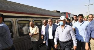 الوزير يتابع معدلات تنفيذ نظم إشارات خط اسكندرية وانتظام العمل بمحطة مصر