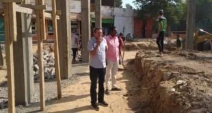 رئيس مدينة الأقصر يتفقد أعمال تنفيذ مشروع تطوير موقف البياضية