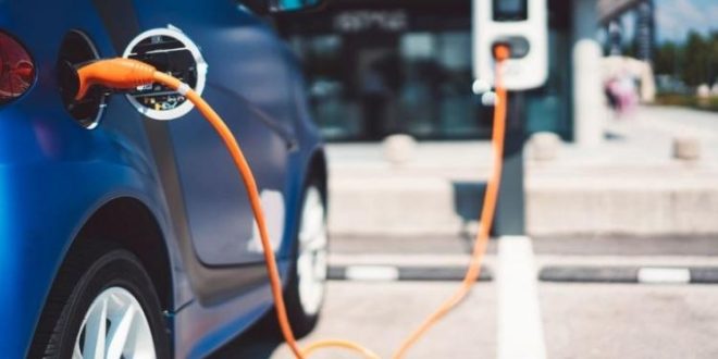 دراسة أمريكية تكشف شحن السيارات الكهربائية أفضل أثناء النهار لتجنب الضغط