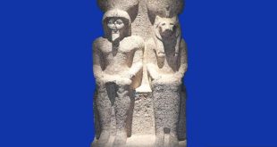 تمثال الملك رمسيس الثاني والمعبودة سخمت ابنة للمعبود رع