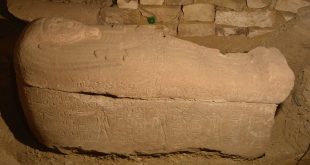 الكشف عن تابوت جرانيت وردي لأحد كبار رجال الدولة بعهد رمسيس الثاني بسقارة