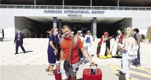 72 رحلة طيران تصل الغردقة ومرسى علم على متنها قرابة 11 ألف سائح .. اليوم