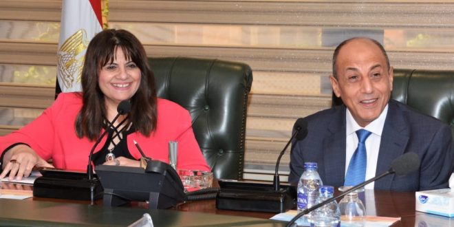 وزيرا الطيران المدنى والهجرة يبحثان تقديم تيسيرات ومحفزات للمصريين بالخارج