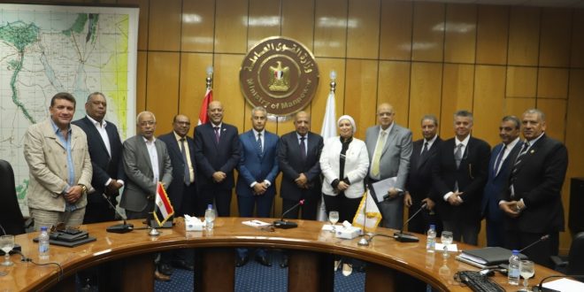 وزيرا القوى العاملة وقطاع الأعمال يستمعان لمخاوف النقابات العمالية