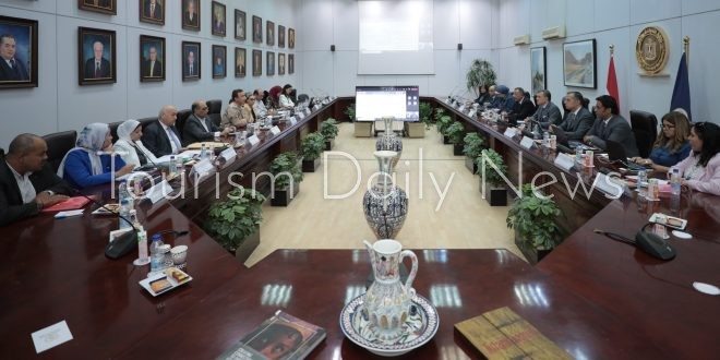 عيسى يبحث عن شرائح السياح ذات الإنفاق العالى وتحفيز "الخاص" لخلق منتج جديد