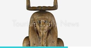 علامة " كا" تُمثل المعبود آتوم يحتضن شو وتفنوت ليوهب لهما الحياة