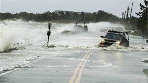 إعصار نانمادول يجبر شركات الطيران لإلغاء الرحلات ويعطل القطارات باليابان