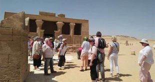 الألمان وصلوا الصعيد .. وفد سياحي أوروبي يزور المعالم الآثرية بتونا الجبل