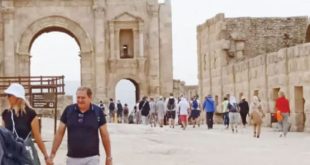 الأردن : الحركة السياحية في موقع جرش الأثري بلغت ذروتها مع عودة الاوروبيين