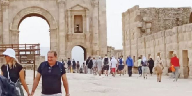 الأردن : الحركة السياحية في موقع جرش الأثري بلغت ذروتها مع عودة الاوروبيين