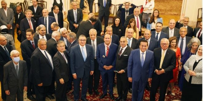 هشام بدر يتسلم وسام الشمس المشرقة "النجمة الذهبية والفضية" من اليابان