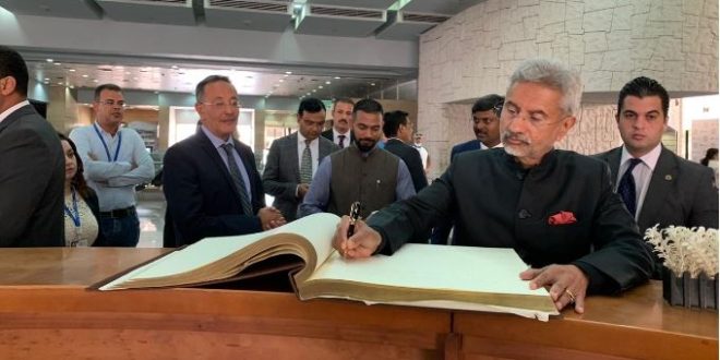 المتحف القومي للحضارة المصرية يستقبل وزير شئون خارجية الهند