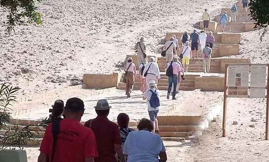 المناطق السياحية والأثرية بالمنيا تستقبل وفداً سياحياً من 4 دول غربية