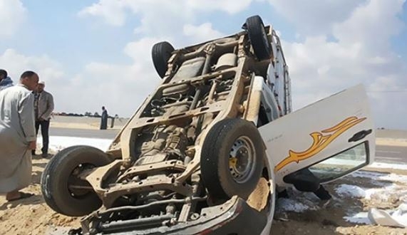 مصرع وإصابة 15 في انقلاب سيارة على الطريق الصحراوي الغربي بالمنيا