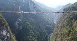 تشونغتشينغ تبنى جسراً وخط تلفريك على ارتفاع 300 متر لحل مشكلة النقل