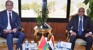 وزير الطيران يبحث تعزيز التعاون فى مجال النقل الجوى مع سفير بيلاروسيا