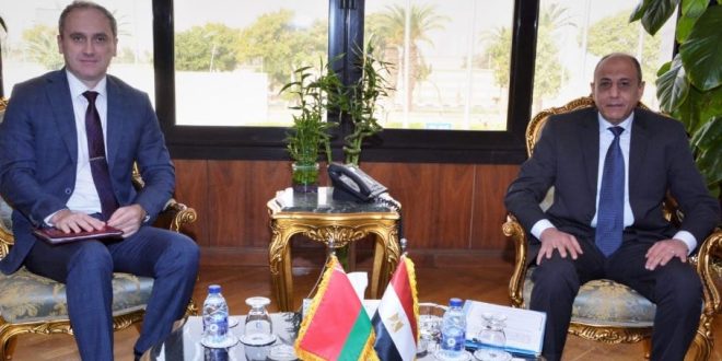 وزير الطيران يبحث تعزيز التعاون فى مجال النقل الجوى مع سفير بيلاروسيا