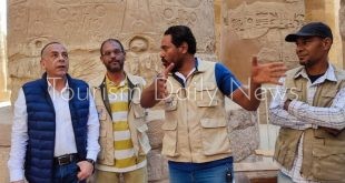أمين عام الأعلى للآثار يتفقد ترميم صالة الأعمدة الكبري بمعابد الكرنك