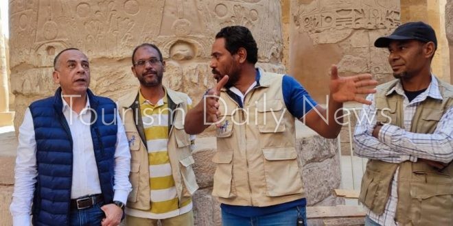 أمين عام الأعلى للآثار يتفقد ترميم صالة الأعمدة الكبري بمعابد الكرنك