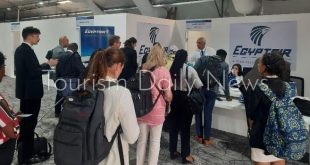 إشادة لمصر للطيران من زوار جناحها بالمنطقة الزرقاء في مؤتمر المناخ COP27